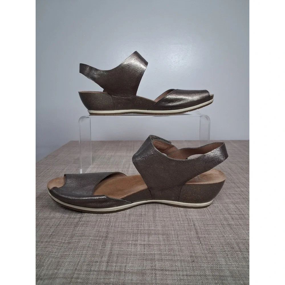 Dansko Womens Metallic Pewter Leather Wedge Sandals Open Toe Ankle Strap 41